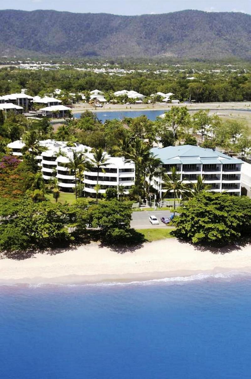 Beachfront Apartments On Trinity Beach Exterior foto